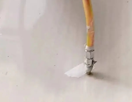 合肥瓷砖空鼓维修公司专业解答在瓷砖铺贴过程中，如果使用的砂料过粗（如全部使用了粗砂），可能会导致以下问题